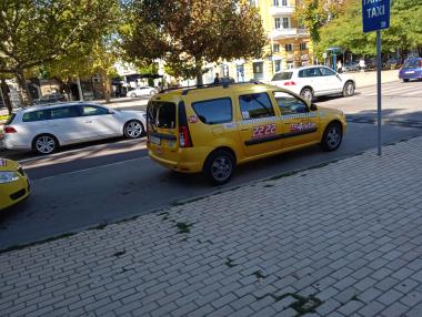 Такситата в Източна България возят с 40% по-малко отпреди кризата