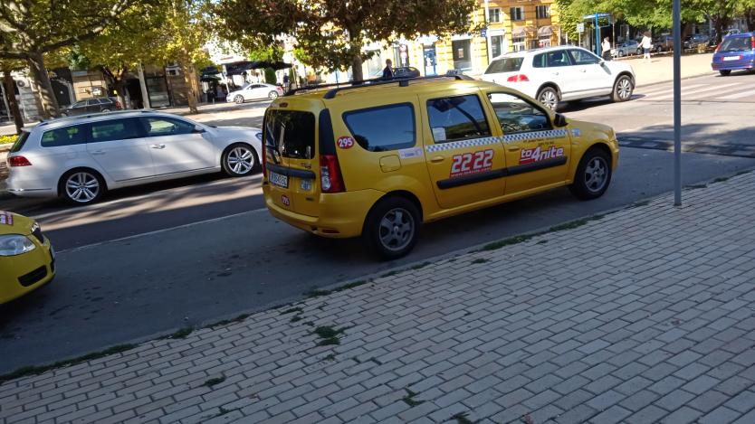 Такситата в Източна България возят с 40% по-малко отпреди кризата