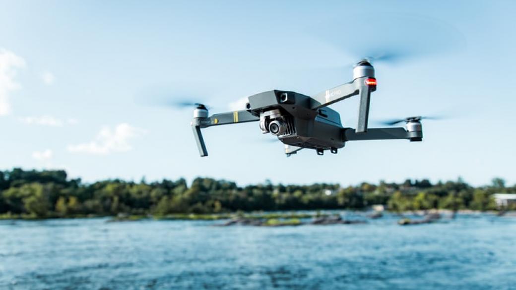 Amazon получи разрешение да доставя пратки с дронове