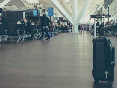 Полша отменя забраната за полети с Русия и Китай 