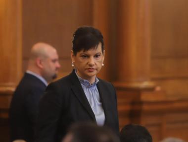 ГЕРБ обвини Радев във властови амбиции с вдигнат юмрук