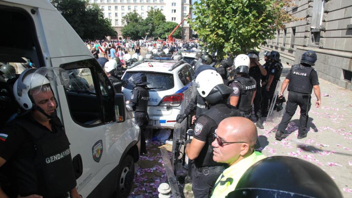 Галерия :: Снимка 2 :: Протести и напрежение в центъра на София (снимки)}