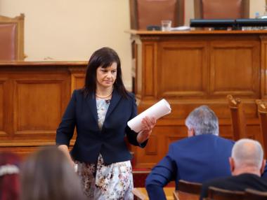Дариткова: Готови сме да подадем оставка, когато покажем пътя на България