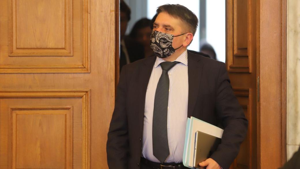 Парламентът освободи Данаил Кирилов и одобри Ахладова на негово място
