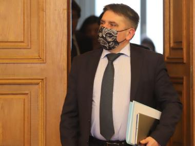 Парламентът освободи Данаил Кирилов и одобри Ахладова на негово място