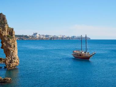 Рекорден брой туристи посетиха Анталия през август