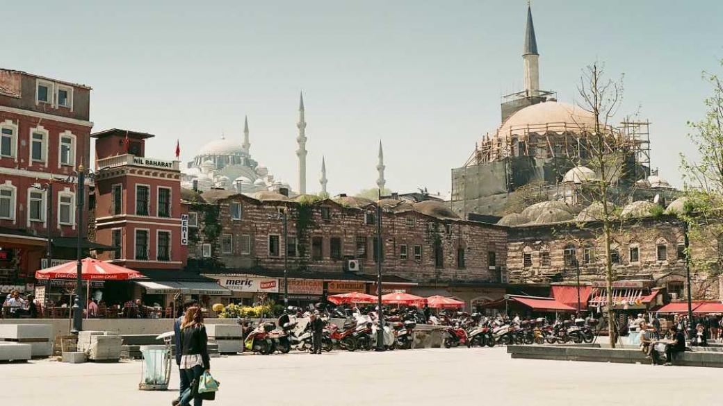 Турската лира удари ново дъно заради ускорение на инфлацията