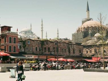 Турската лира удари ново дъно заради ускорение на инфлацията