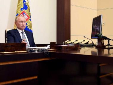 Сривът на рублата обърка плановете на Путин