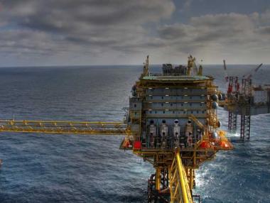 Петролът поевтиня до двумесечно дъно