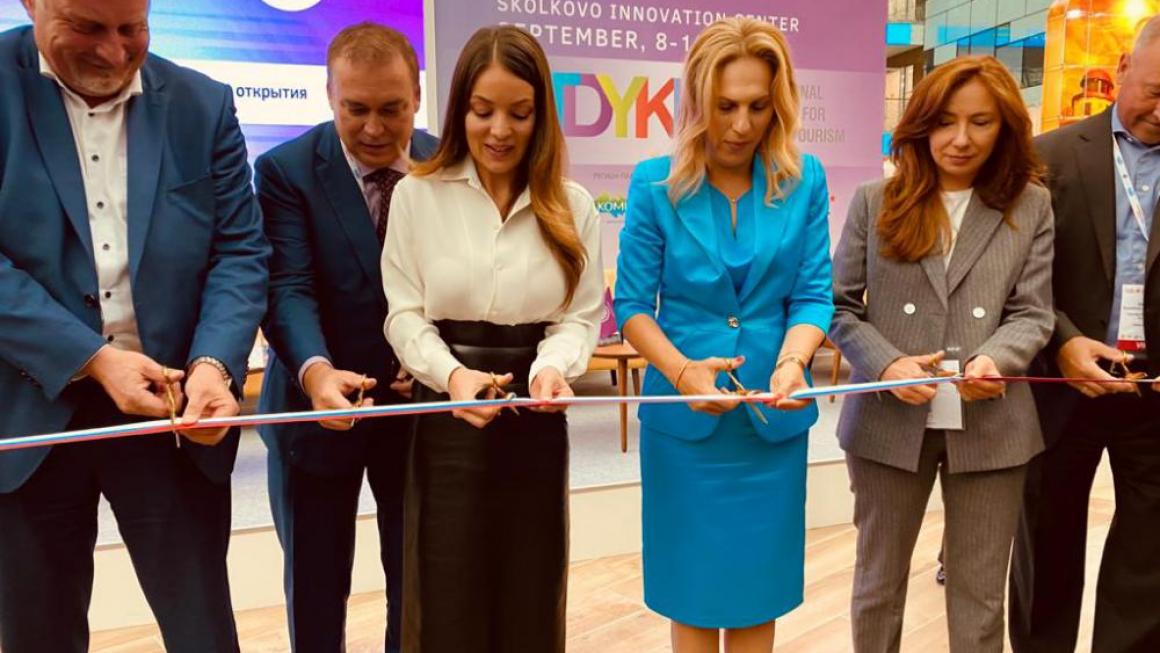 Галерия :: Снимка 0 :: Николова отиде да рекламира българския туризъм в Русия }