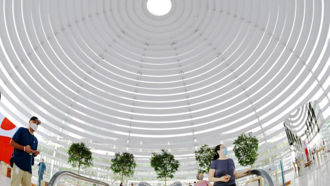 Галерия :: Снимка 0 :: Да надникнем в новия футуристичен магазин на Apple }