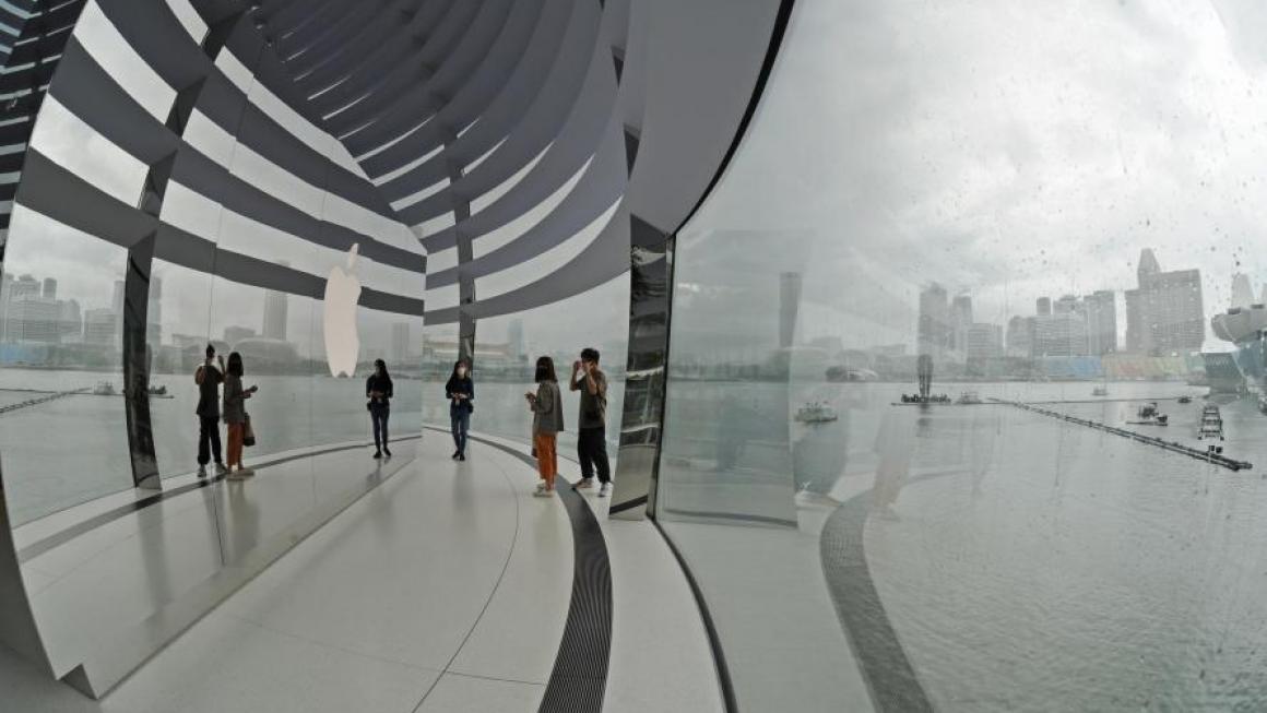 Галерия :: Снимка 1 :: Да надникнем в новия футуристичен магазин на Apple }