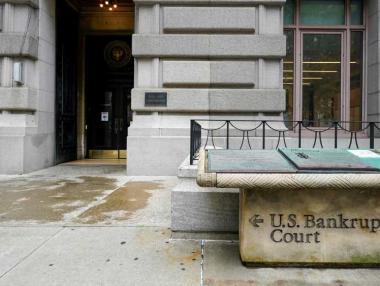 Dow Jones изгуби над 400 пункта след нова разпродажба на технологичните акции