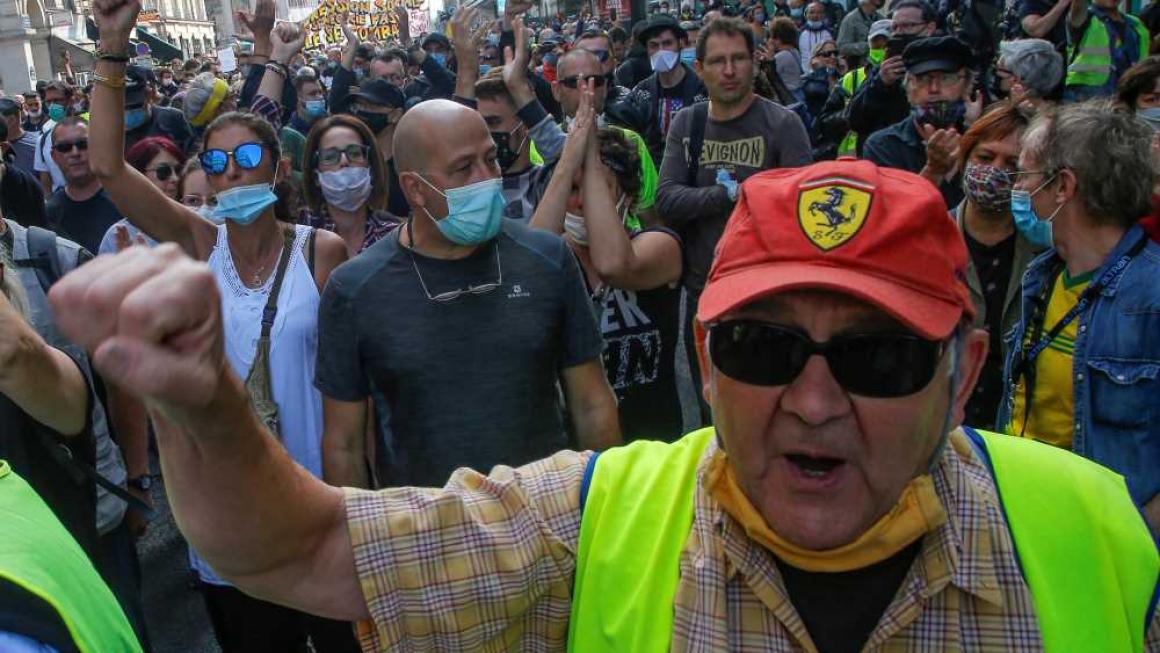 Галерия :: Снимка 2 :: „Жълтите жилетки“ отново се изправиха срещу Макрон (снимки)}