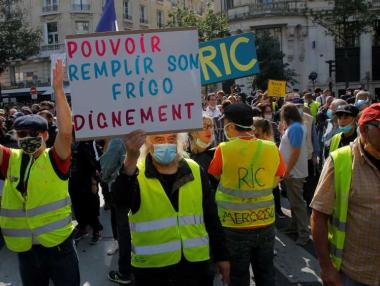 „Жълтите жилетки“ отново се изправиха срещу Макрон
