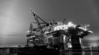 Петролни компании евакуират обектите си в Мексиканския залив