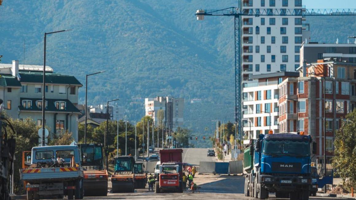 Галерия :: Снимка 2 :: Ремонтът на столичния бул. „Монтевидео“ приключва на 15 септември}