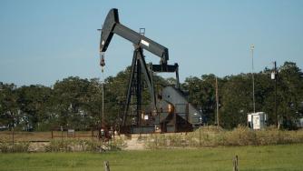 Петролът поскъпва заради урагана „Сали“