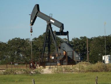 Петролът поскъпва заради урагана „Сали“