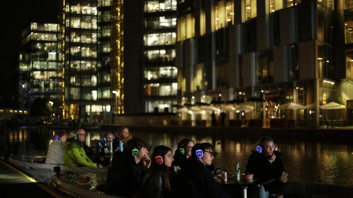 Галерия :: Снимка 1 :: Лондон също откри своето „плаващо“ кино (снимки)}