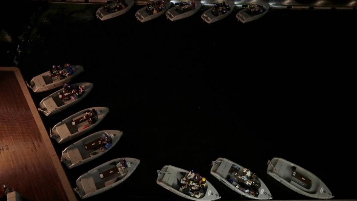 Галерия :: Снимка 2 :: Лондон също откри своето „плаващо“ кино (снимки)}