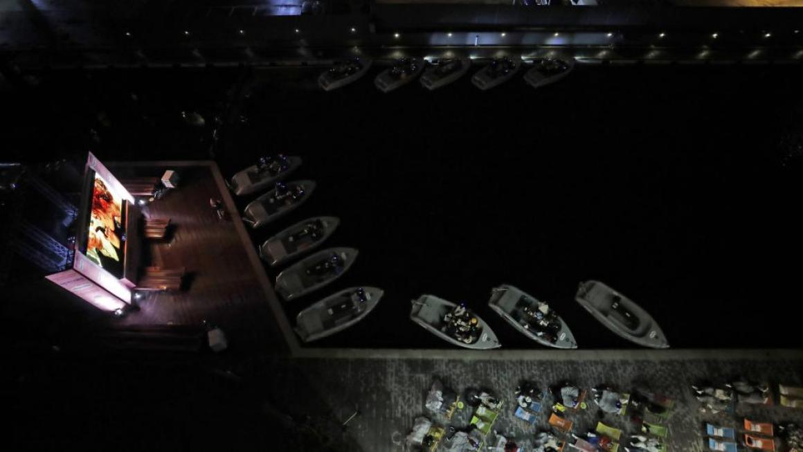 Галерия :: Снимка 4 :: Лондон също откри своето „плаващо“ кино (снимки)}