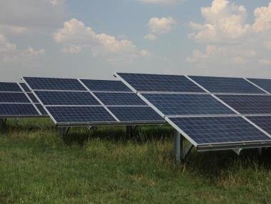Най-големият соларен парк в България има нов собственик