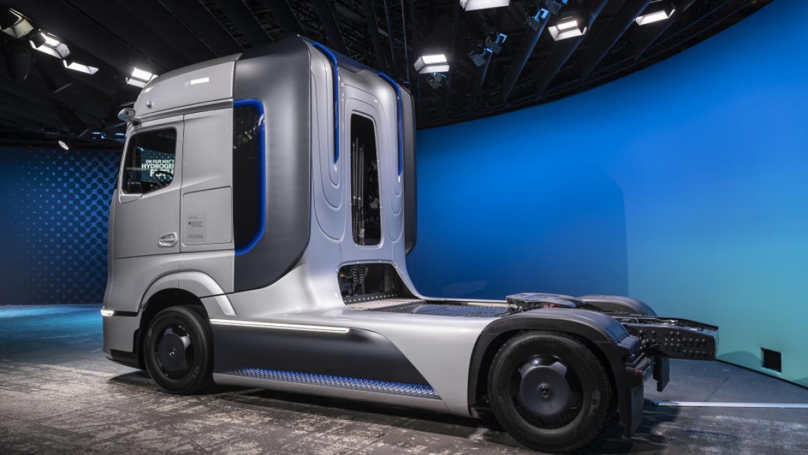 Галерия :: Снимка 1 :: Daimler Trucks показа водородния си камион (снимки)}