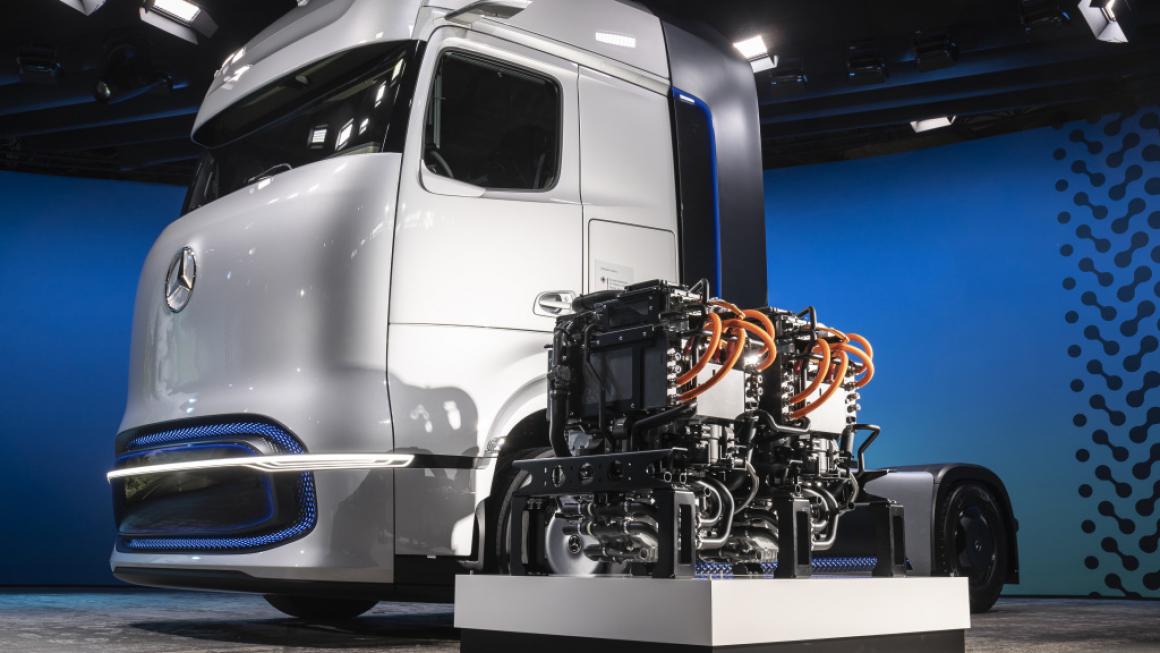 Галерия :: Снимка 2 :: Daimler Trucks показа водородния си камион (снимки)}