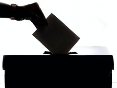 Гласуването догодина ще става и с машини, и с хартиени бюлетини