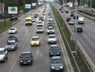 Продажбите на нови коли в България потъват с 40%