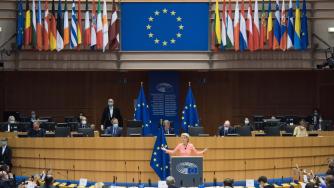 Еврокомисията финансира транспорта на защитни облекла в ЕС