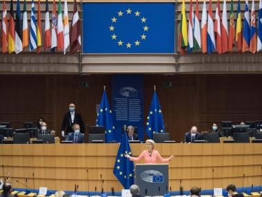 Еврокомисията финансира транспорта на защитни облекла в ЕС