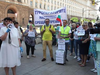 Засега туроператорите само могат да разгледат документите за държавната помощ