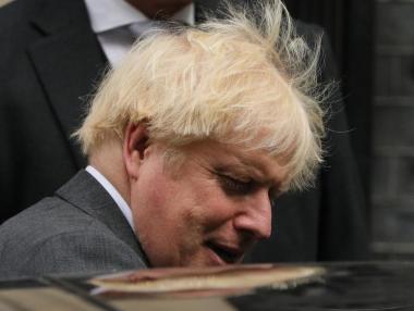 Джонсън може отново да затвори Великобритания заради Covid-19 