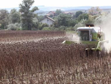 ЕК възстанови на България близо €1 млрд. по земеделските програми