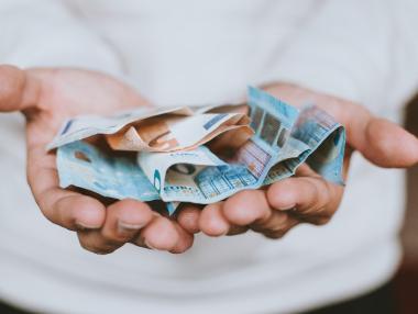 Пандемията увеличи спестяванията на европейците до 20-годишен максимум