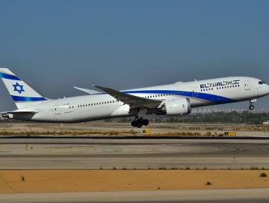 27-годишен придоби контрола над El Al