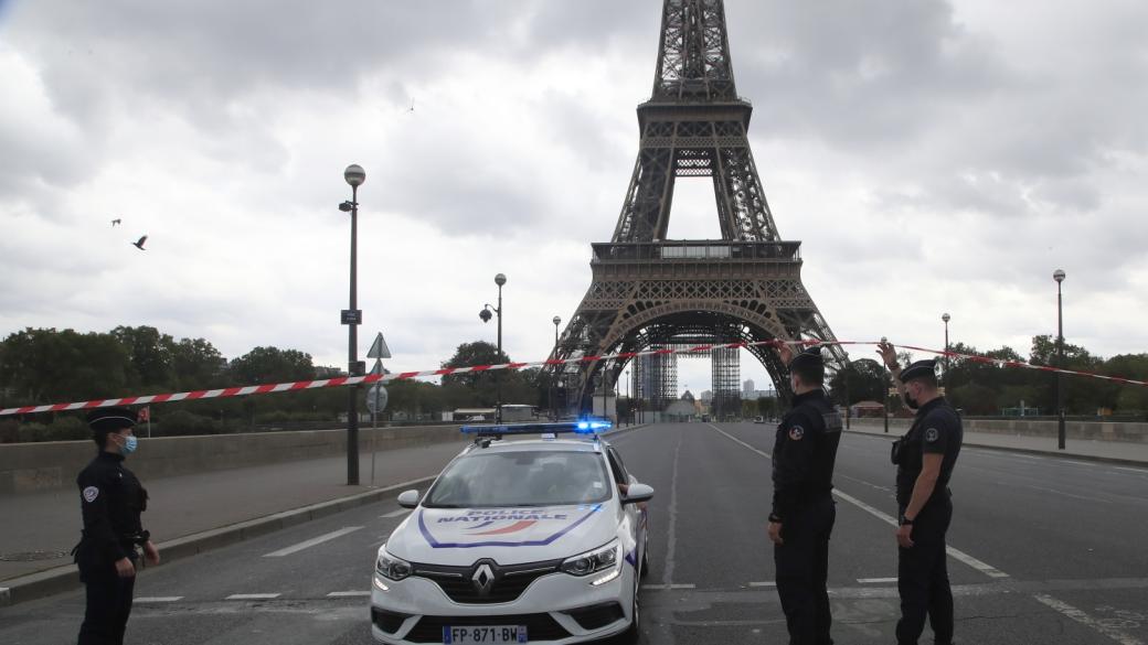 Франция затваря поетапно баровете и ресторантите