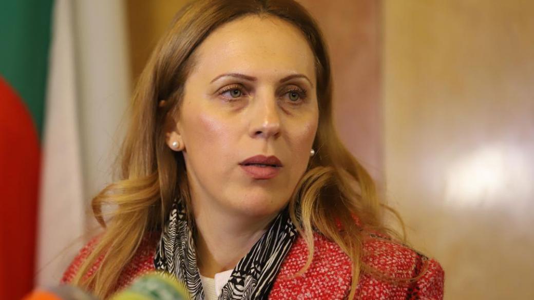 Николова предлага ваучери за ваканция да има и за учениците