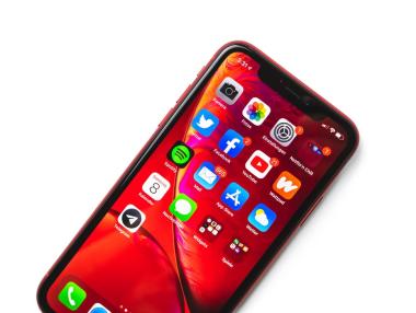 Критиците на Apple се обединиха и заедно ще се борят за промени в App Store