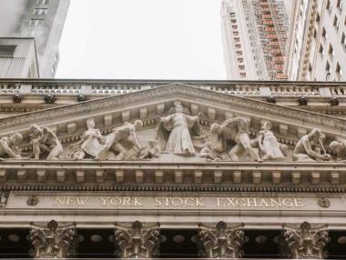 Щатските индекси с лек ръст в края на тежка седмица