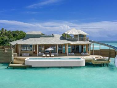 Най-голямата „водна вила“ отвори врати на Малдивите (снимки)