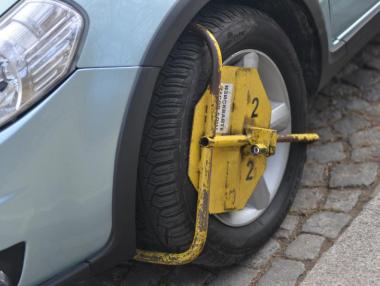 ЦГМ започва да поставя стикери на паркиралите в нарушение