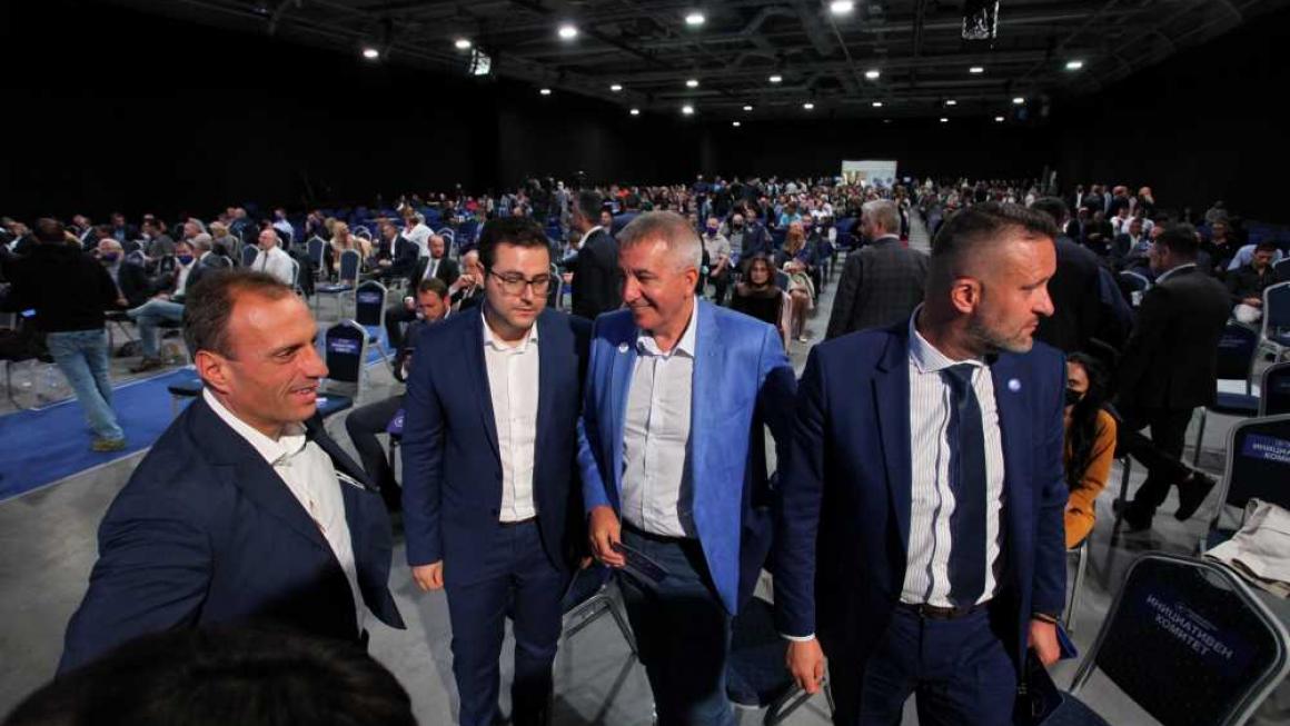 Галерия :: Снимка 3 :: Цветанов се закани да не управлява „от джипка“ при учредяването на новата си партия (снимки)}