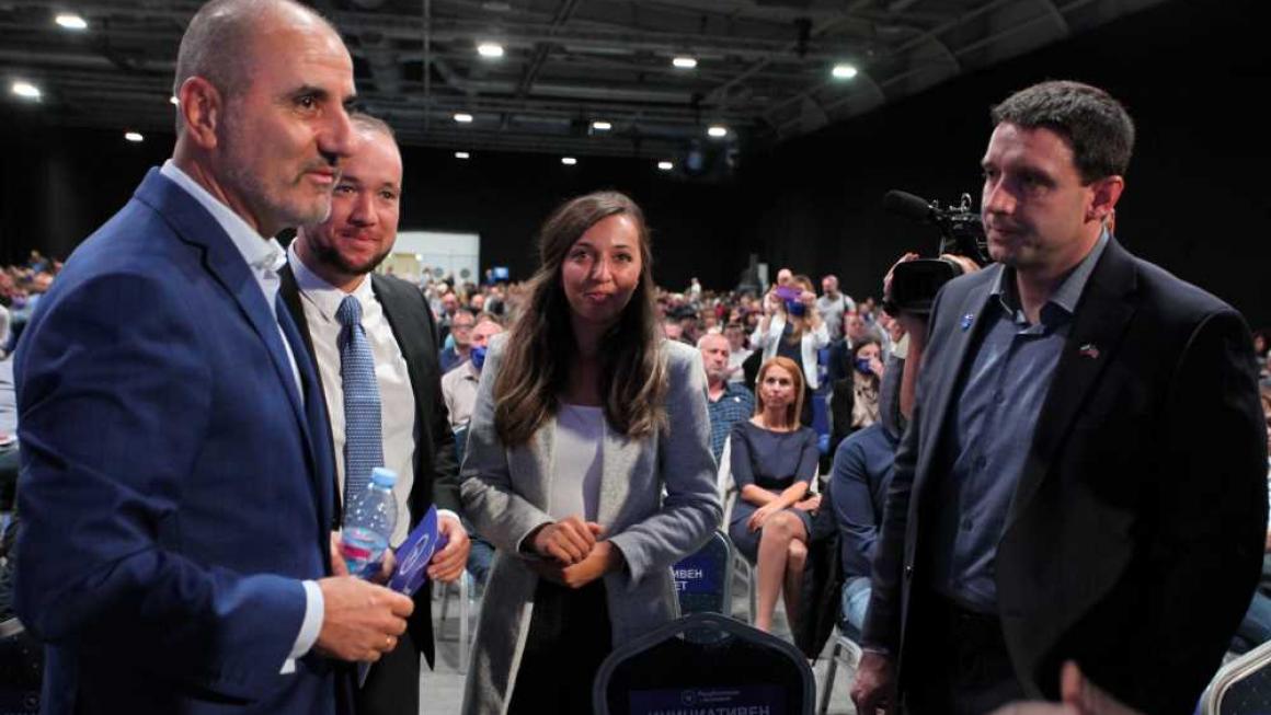 Галерия :: Снимка 4 :: Цветанов се закани да не управлява „от джипка“ при учредяването на новата си партия (снимки)}