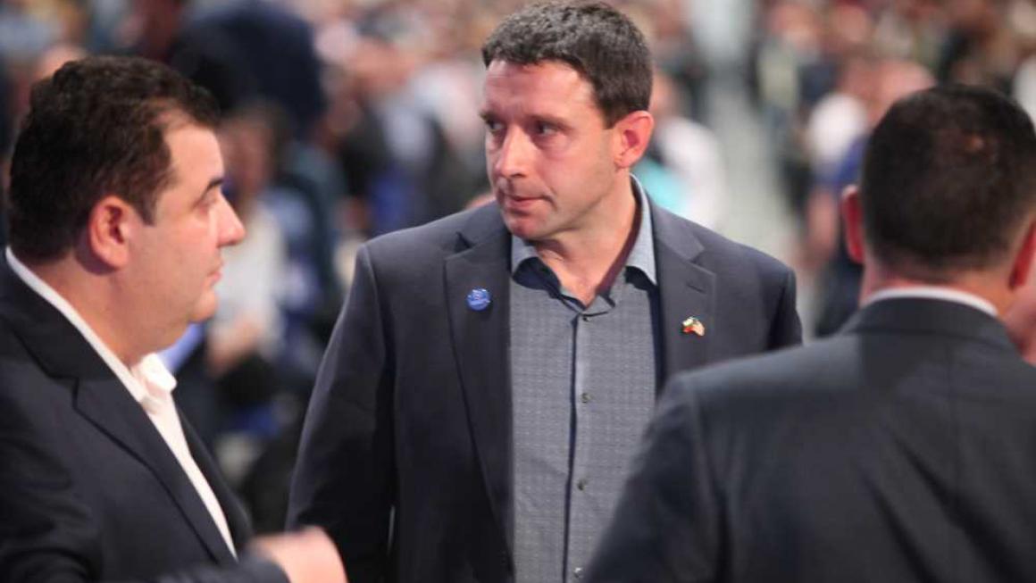 Галерия :: Снимка 6 :: Цветанов се закани да не управлява „от джипка“ при учредяването на новата си партия (снимки)}