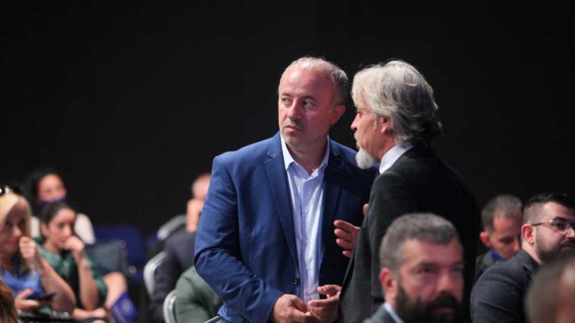 Галерия :: Снимка 7 :: Цветанов се закани да не управлява „от джипка“ при учредяването на новата си партия (снимки)}