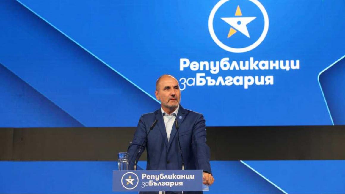 Галерия :: Снимка 9 :: Цветанов се закани да не управлява „от джипка“ при учредяването на новата си партия (снимки)}